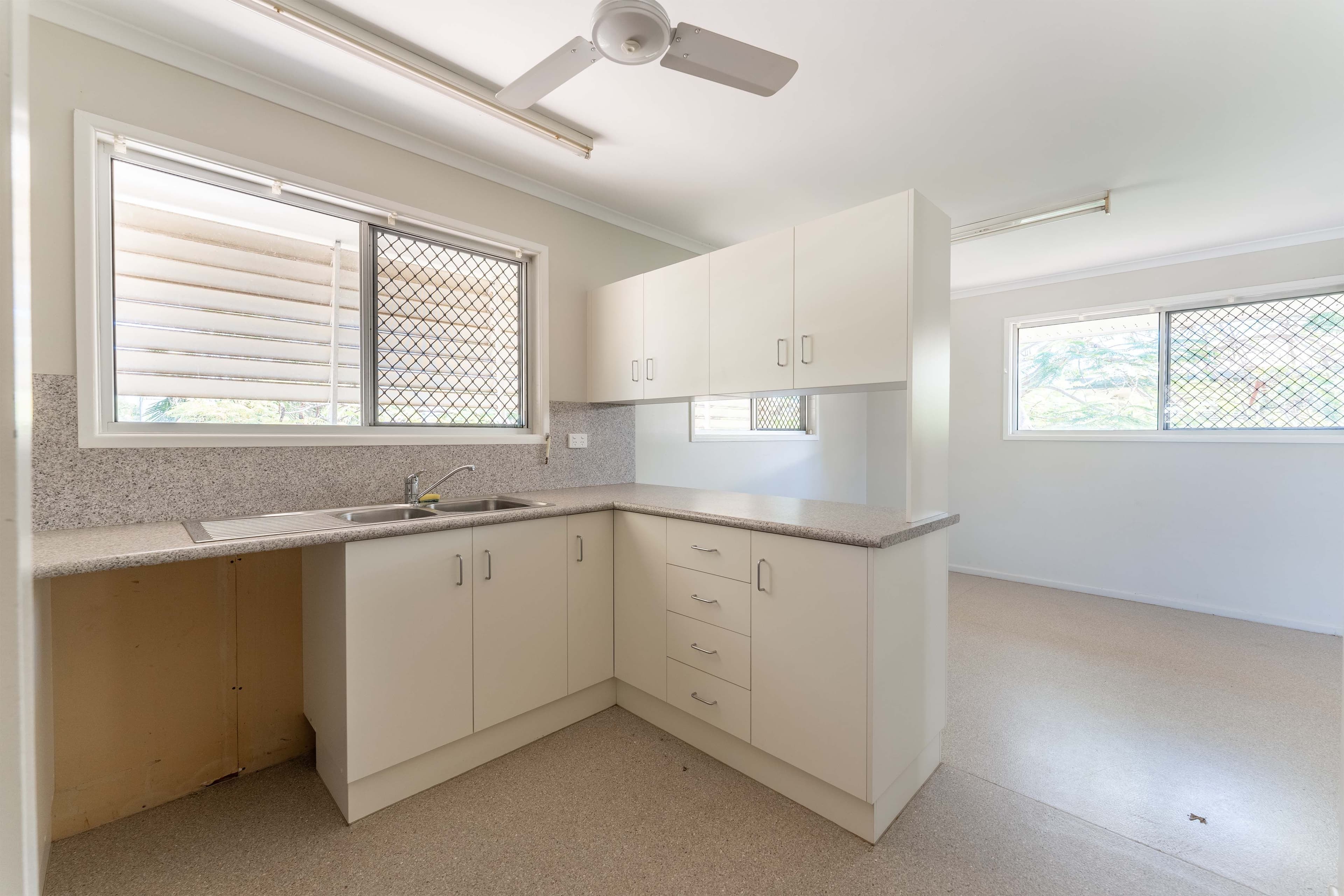 6 Gladstone Street, Emerald QLD 4720, Emerald - Thumbnail 3