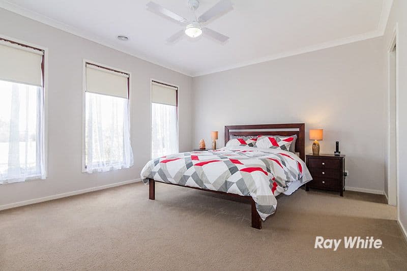 4 Sawgrass Way, Cranbourne West VIC 3977, Cranbourne West - Thumbnail 2