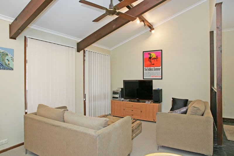 121 Cresthaven Avenue, BATEAU BAY NSW 2261, Bateau Bay - Thumbnail 2