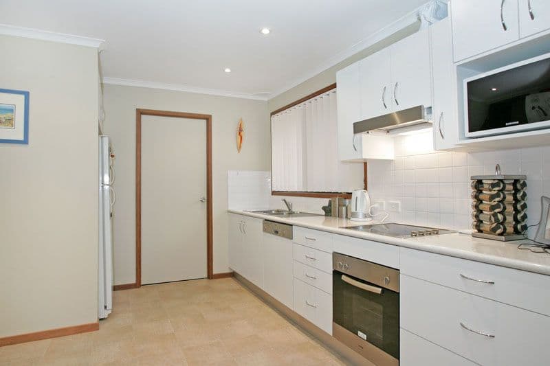 121 Cresthaven Avenue, BATEAU BAY NSW 2261, Bateau Bay - Thumbnail 3