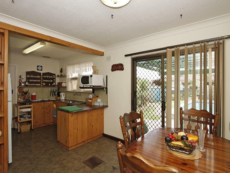 8 Burns Court, Morphett Vale - Thumbnail 2