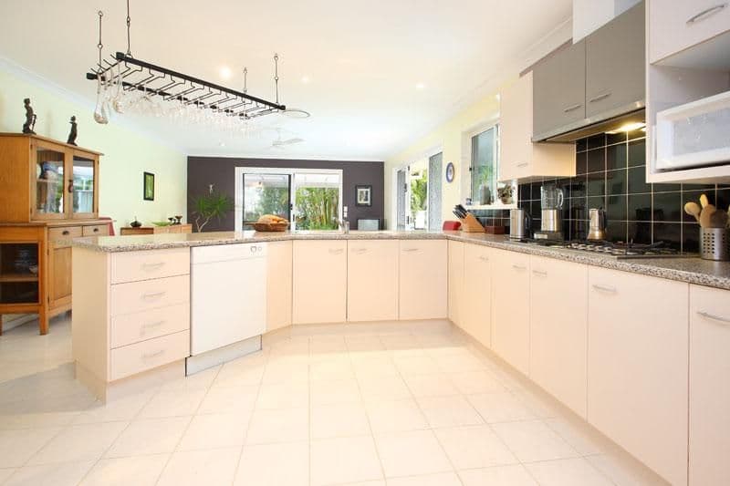 2 Ringway Place, CHAPEL HILL QLD 4069, Chapel Hill - Thumbnail 5