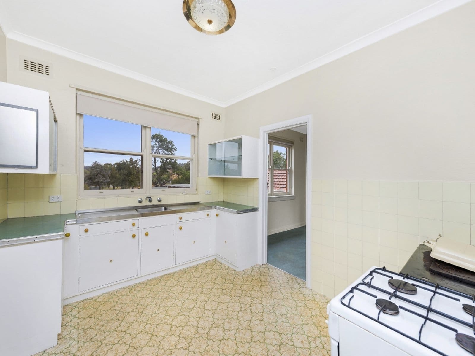 10 Blackall Avenue, Crestwood - Thumbnail 7