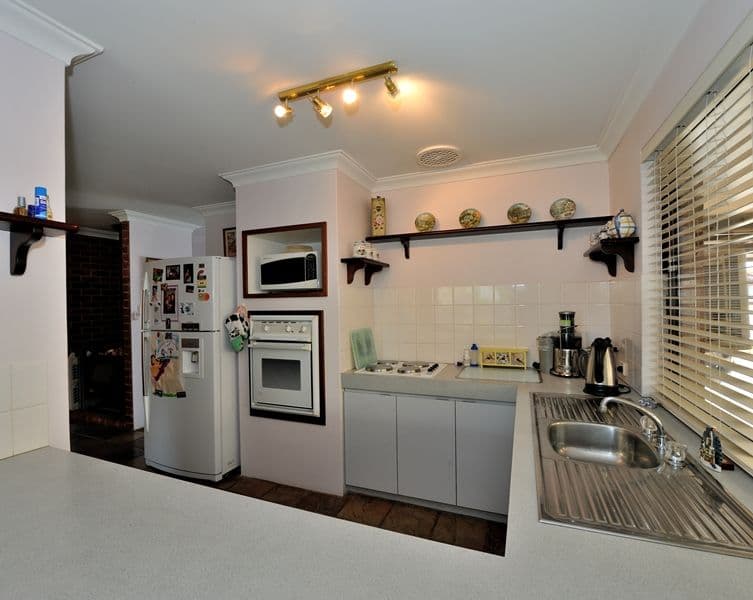8 Paluma Court, WARNBRO WA 6169, Warnbro - Thumbnail 3
