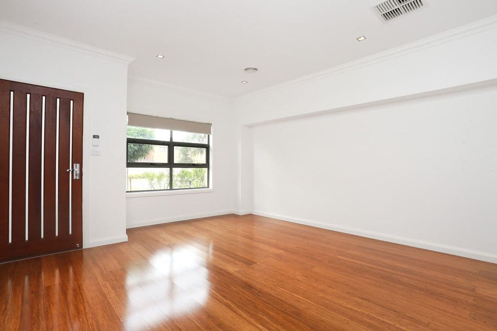 320 Furlong Road, St Albans VIC 3021, St Albans - Thumbnail 2