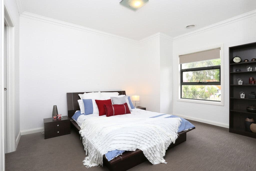 320 Furlong Road, St Albans VIC 3021, St Albans - Thumbnail 3