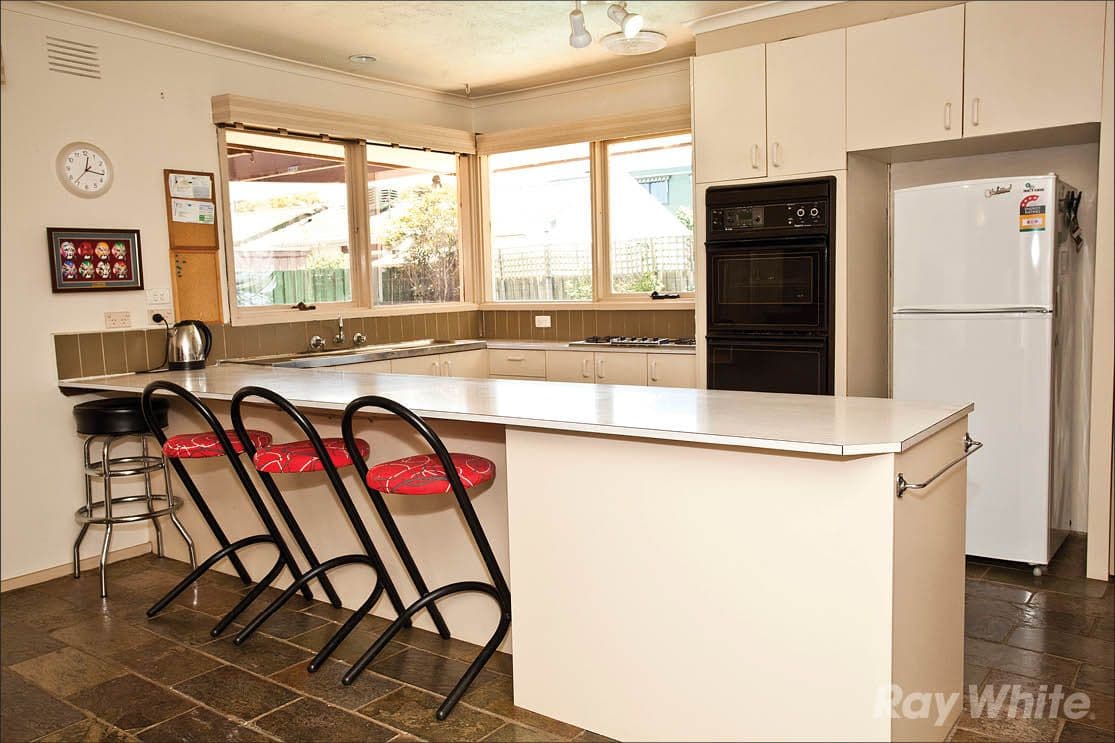 5 Mackerras Court, Wheelers Hill VIC 3150, Wheelers Hill - Thumbnail 4