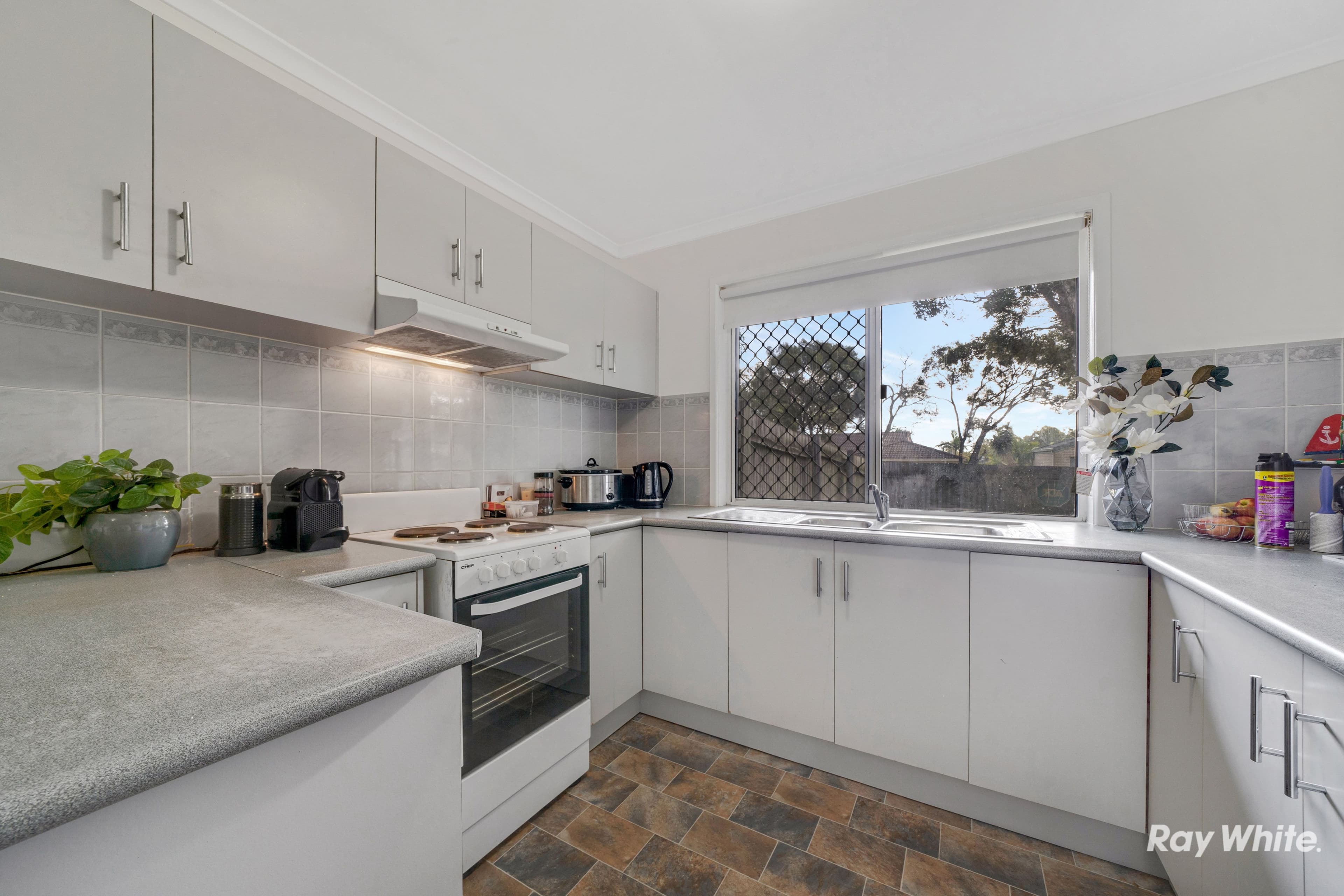 9 Dowling Crescent, Eagleby QLD 4207, Eagleby - Thumbnail 2