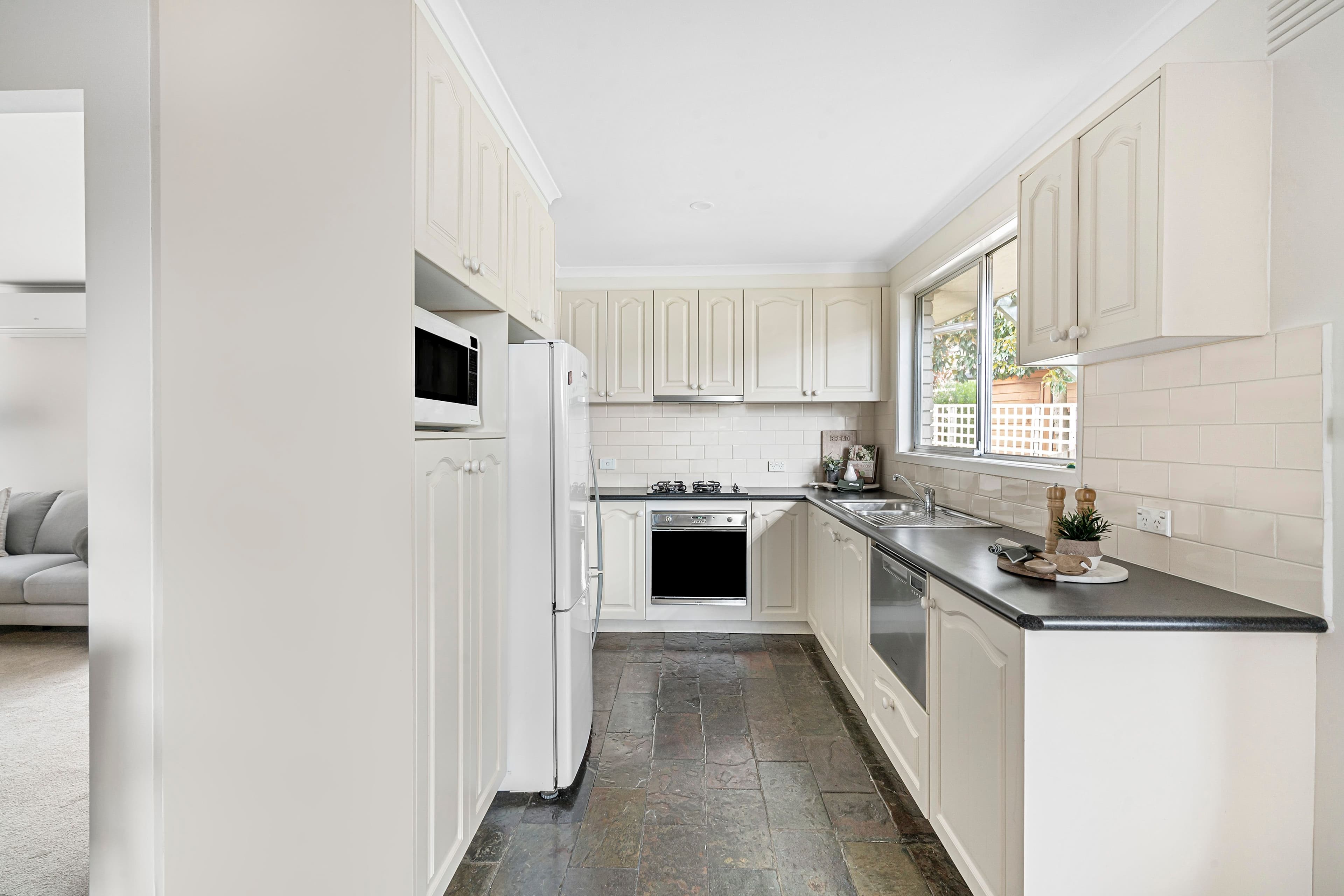 81 Bondi Avenue, Frankston VIC 3199, Frankston - Thumbnail 3