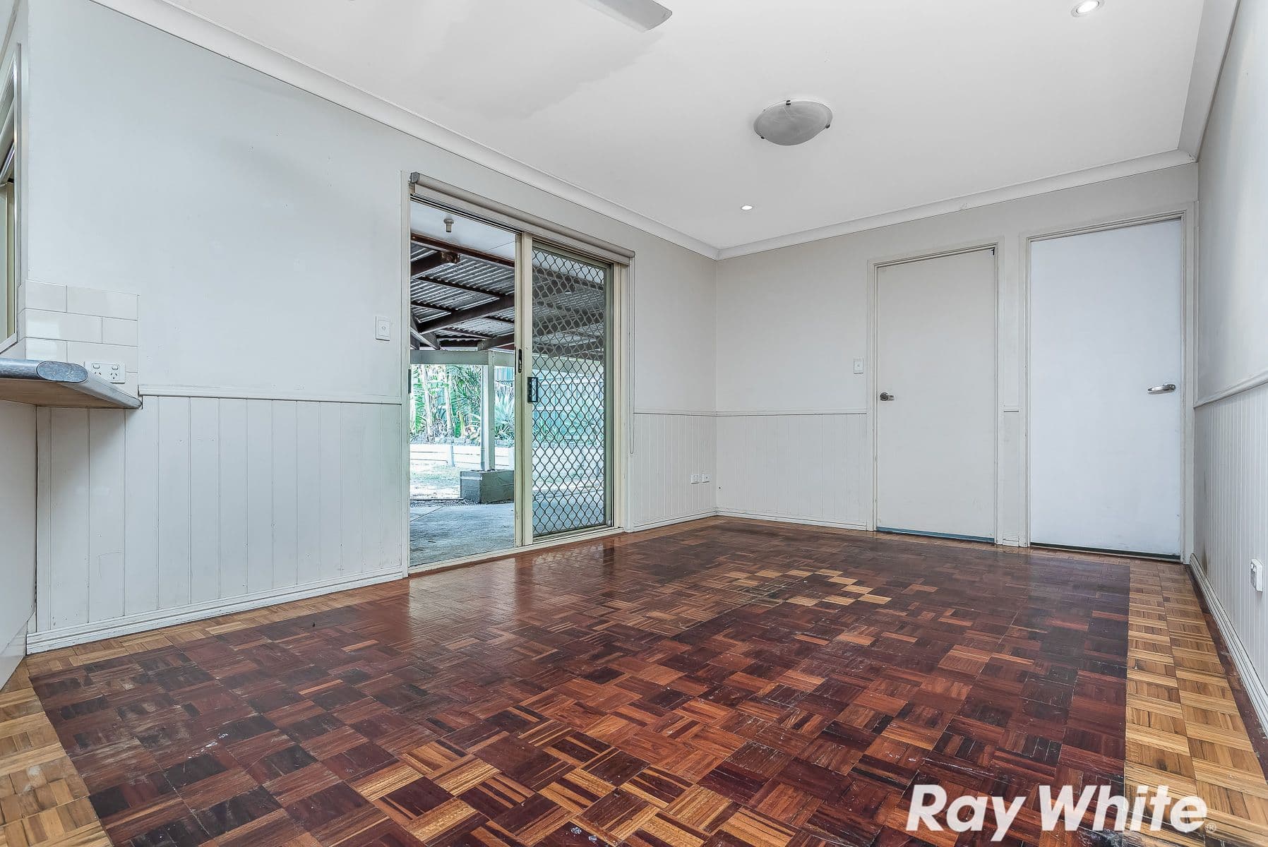 35 Mountain Blue Drive, Kallangur QLD 4503, Kallangur - Thumbnail 4