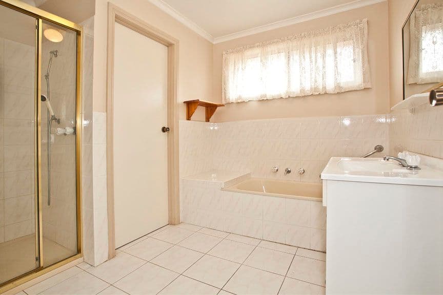 57 Watsons Road, GLEN WAVERLEY VIC 3150, Glen Waverley - Thumbnail 6
