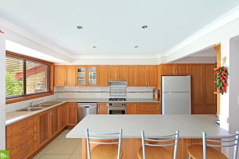 18  Corbett Avenue, THIRROUL NSW 2515, Thirroul - Thumbnail 2