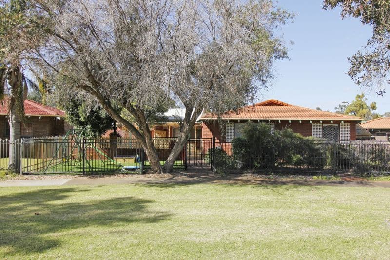76 Regency  Drive, THORNLIE WA 6108, Thornlie - Thumbnail 2