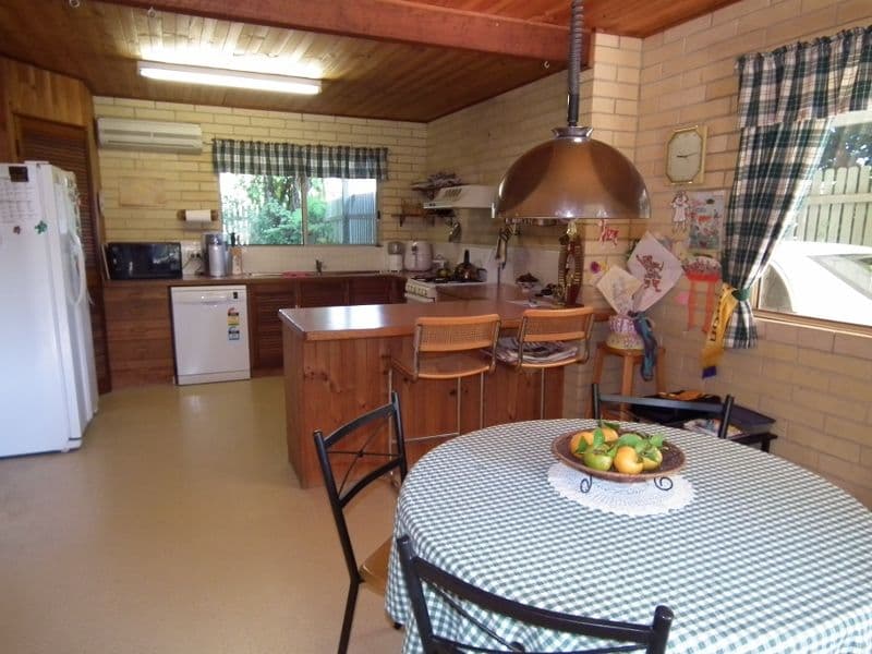 21 Ross Street, Granville QLD 4650, Granville - Thumbnail 2