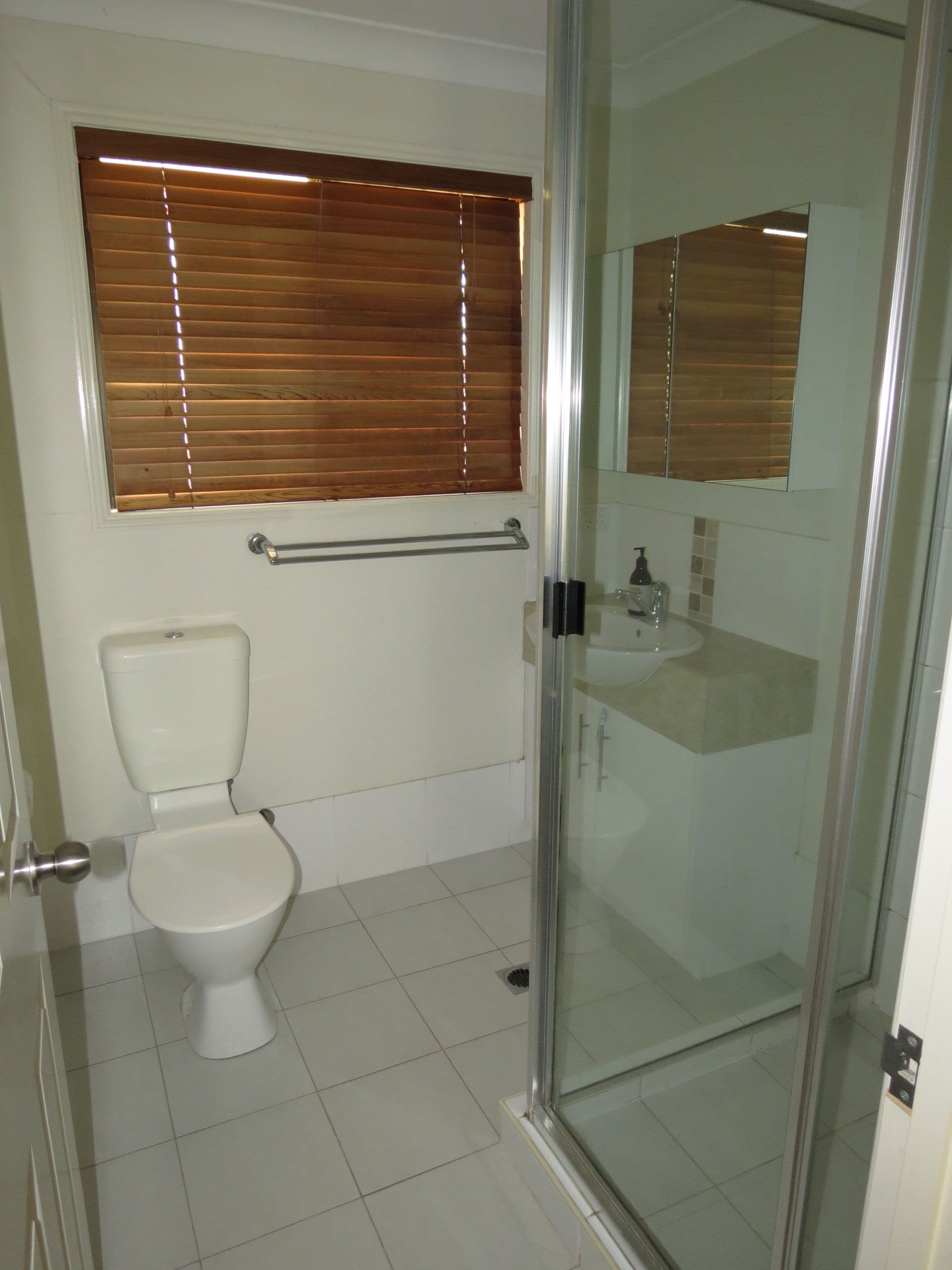 24 Mayfair Drive, Emerald QLD 4720, Emerald - Thumbnail 3