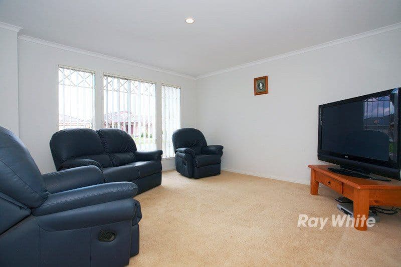 43 Masterton Place, CRANBOURNE VIC 3977, Cranbourne East - Thumbnail 2