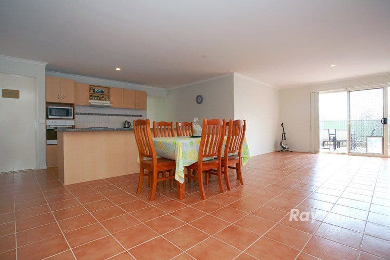 43 Masterton Place, CRANBOURNE VIC 3977, Cranbourne East - Thumbnail 4