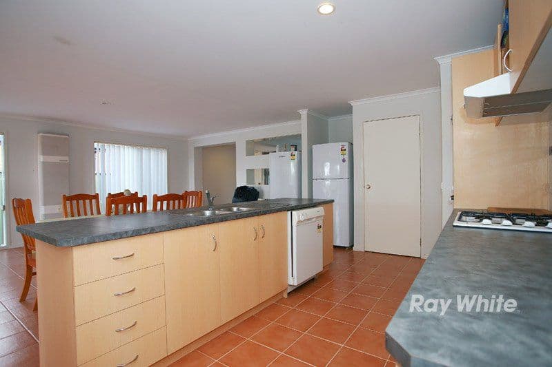 43 Masterton Place, CRANBOURNE VIC 3977, Cranbourne East - Thumbnail 5