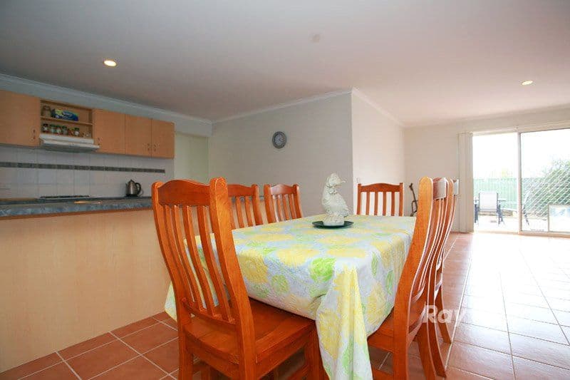43 Masterton Place, CRANBOURNE VIC 3977, Cranbourne East - Thumbnail 6
