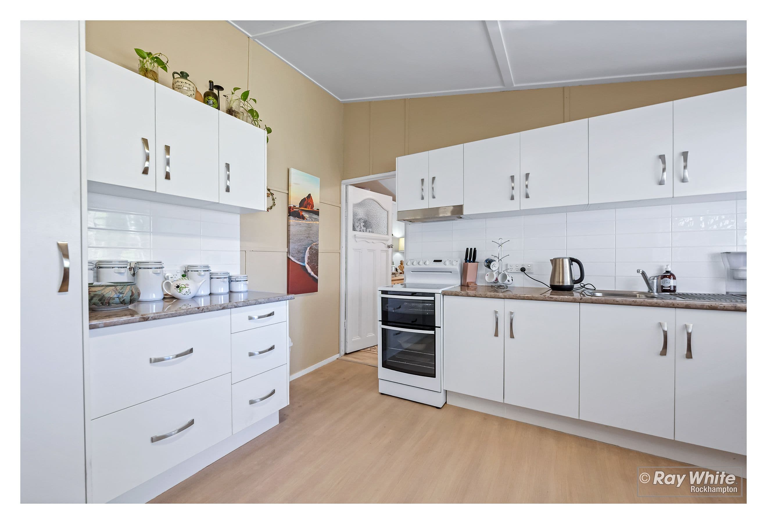 4 White Street, Park Avenue QLD 4701, Park Avenue - Thumbnail 2