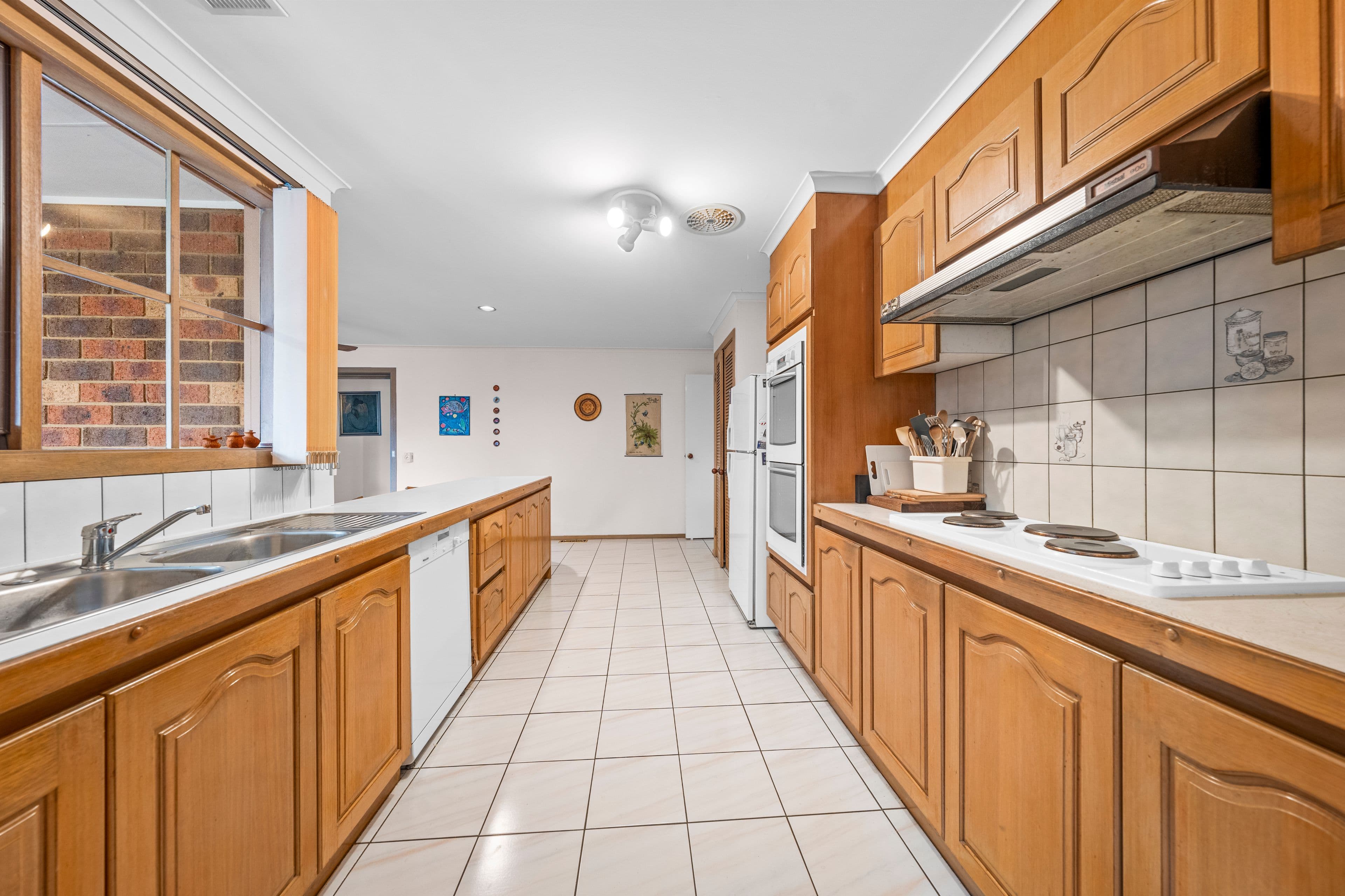 14 Lillee Close, Wantirna South VIC 3152, Wantirna South - Thumbnail 3