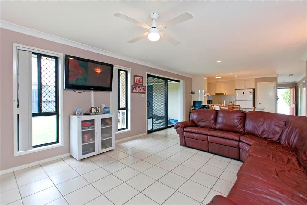 7 Webcke Avenue, CRESTMEAD QLD 4132, Crestmead - Thumbnail 2