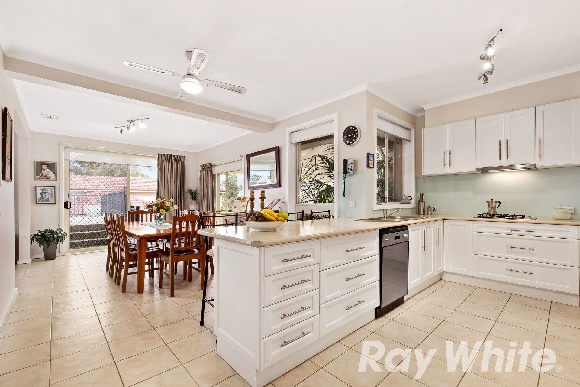 38 Reichelt Avenue, Montmorency VIC 3094, Montmorency - Thumbnail 3