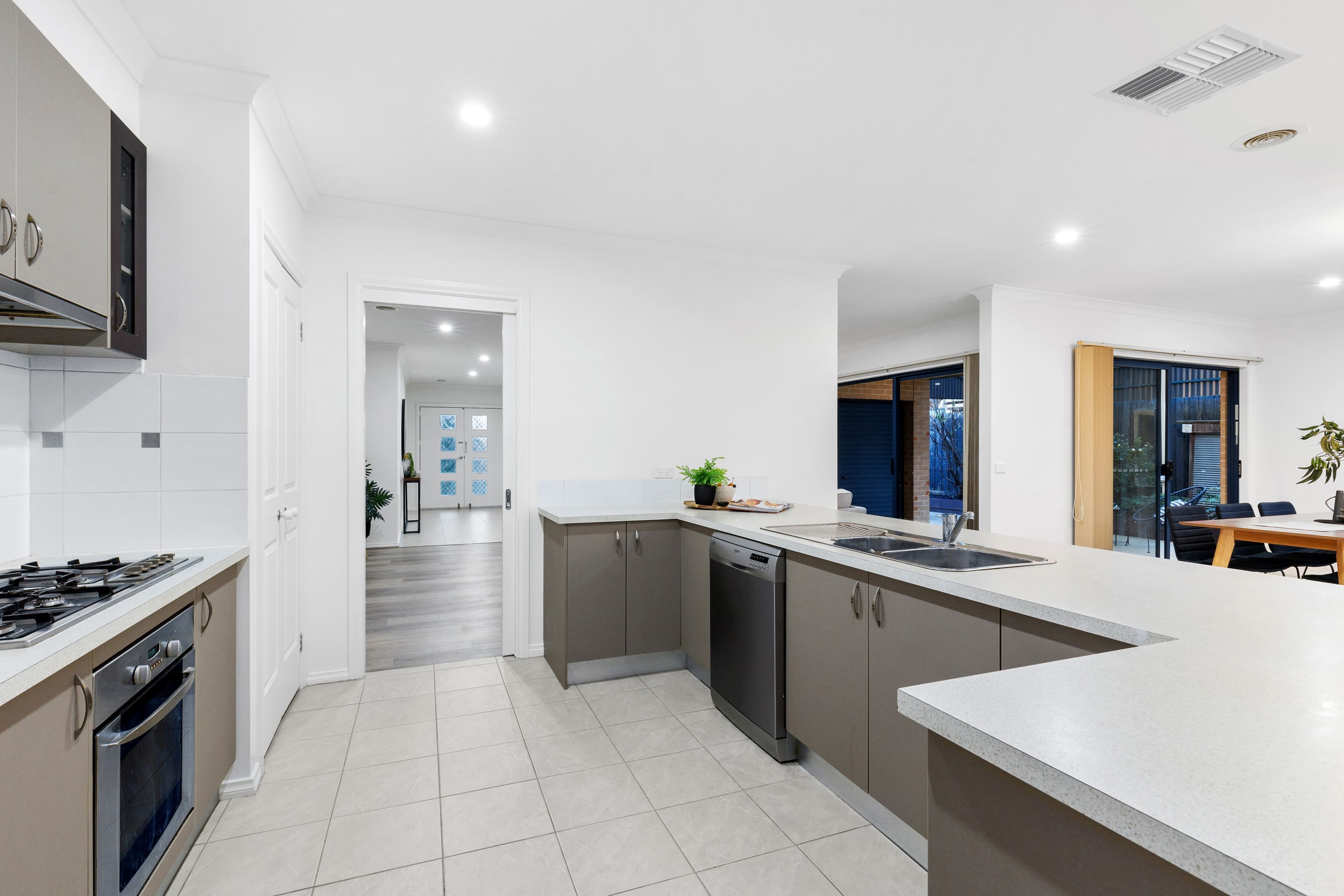 36 Diamond Parade, Skye VIC 3977, Skye - Thumbnail 8