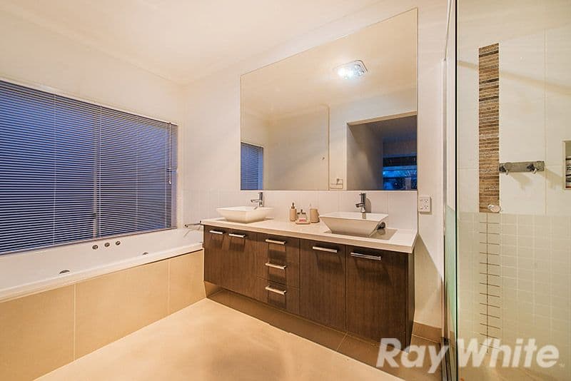 13 Hayton Park Boulevard, Cranbourne West VIC 3977, Cranbourne West - Thumbnail 7