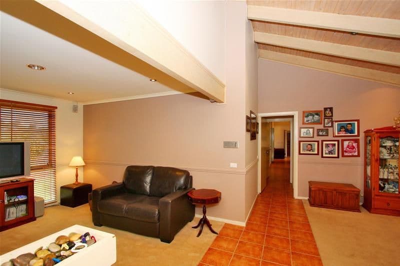6 Golden Grove, MILL PARK VIC 3082, Mill Park - Thumbnail 6