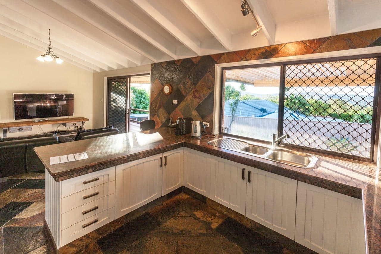 2 Moray Court, HIGHLAND PARK QLD 4211, Highland Park - Thumbnail 8