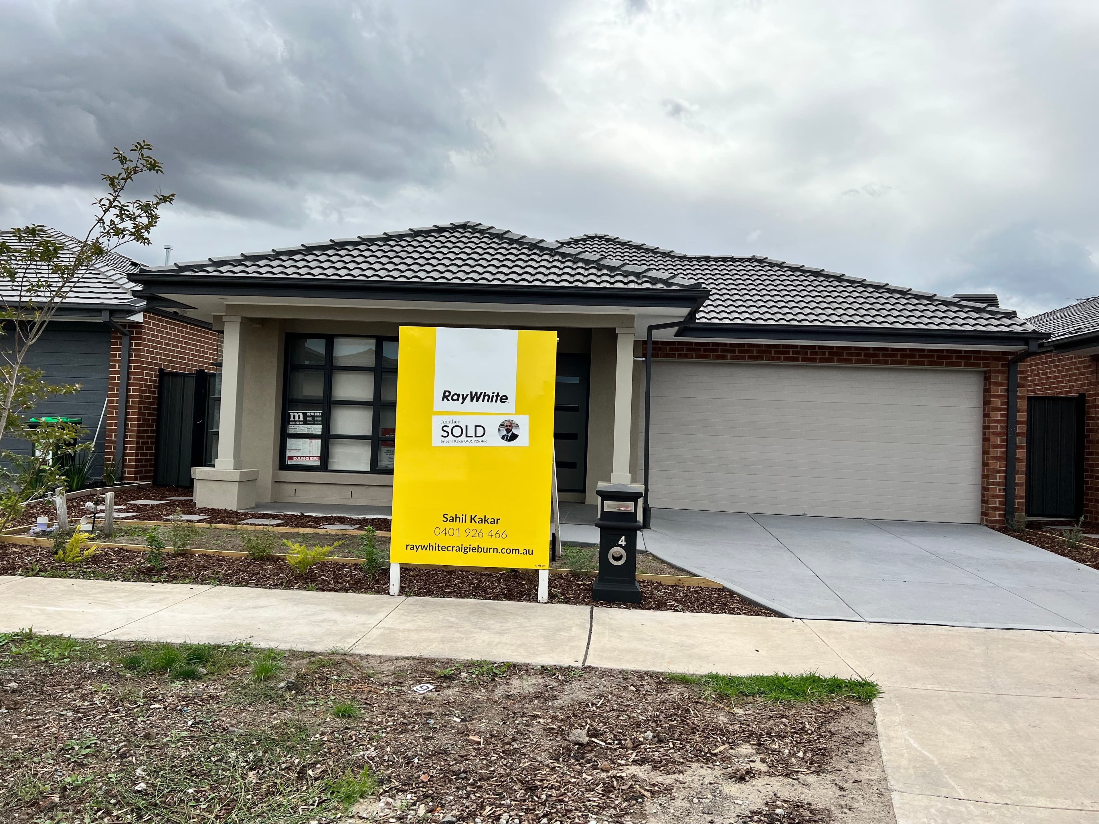 9 Akashi Crescent, Craigieburn VIC 3064, Craigieburn - Thumbnail 2