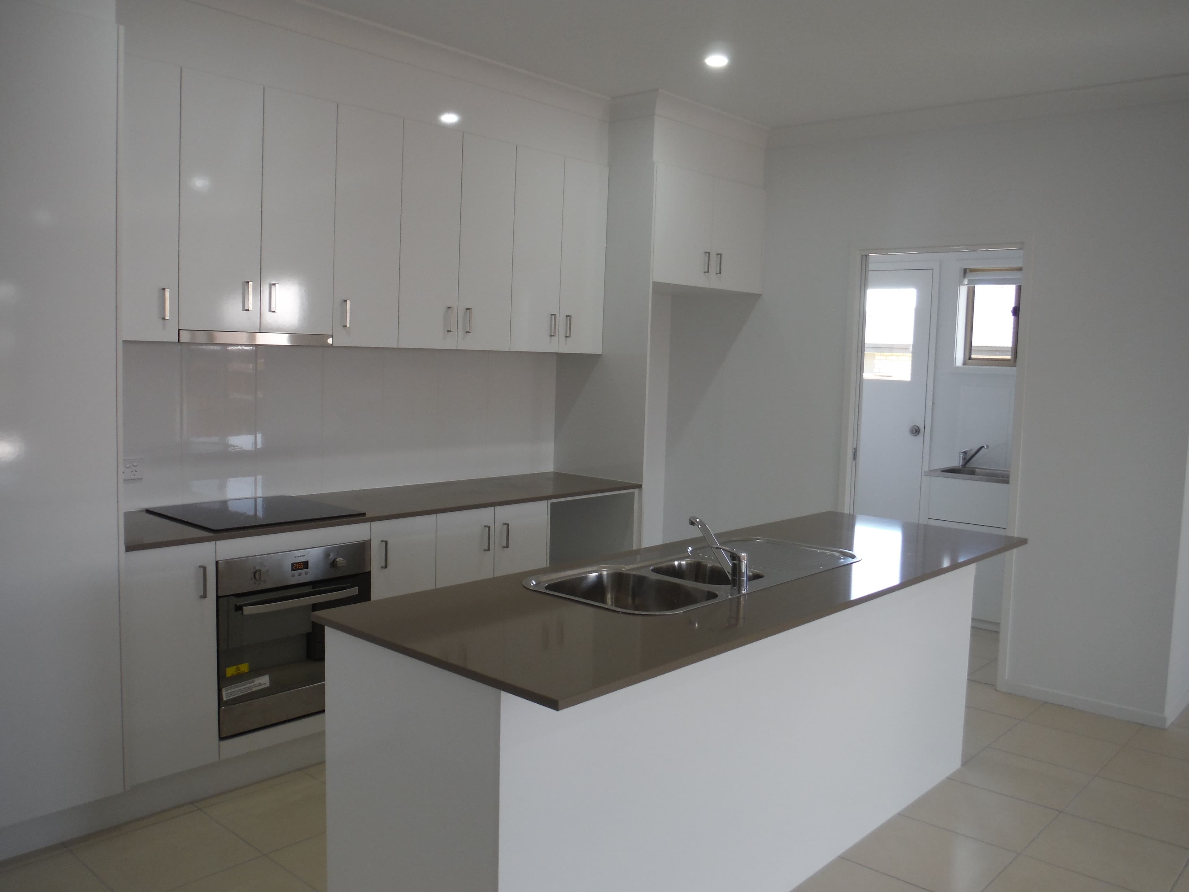 21 Lomandra Avenue, Roma QLD 4455, Roma - Thumbnail 2