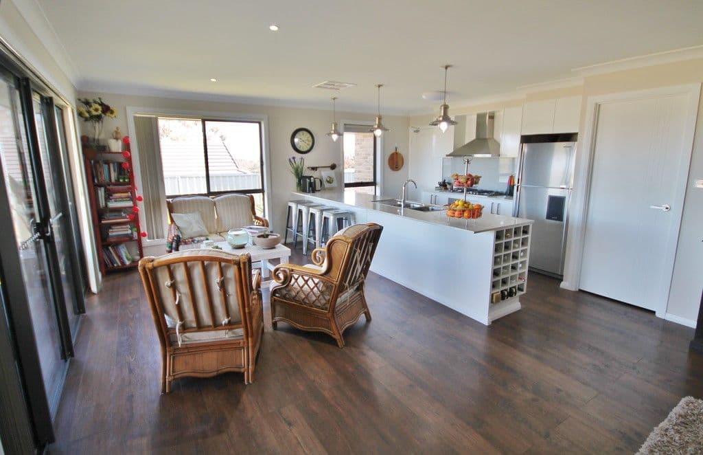 12 Henry Place, Young NSW 2594, Young - Thumbnail 2