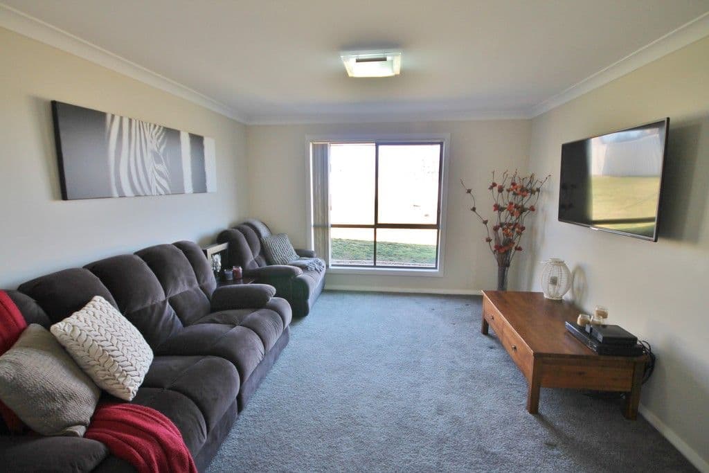 12 Henry Place, Young NSW 2594, Young - Thumbnail 4