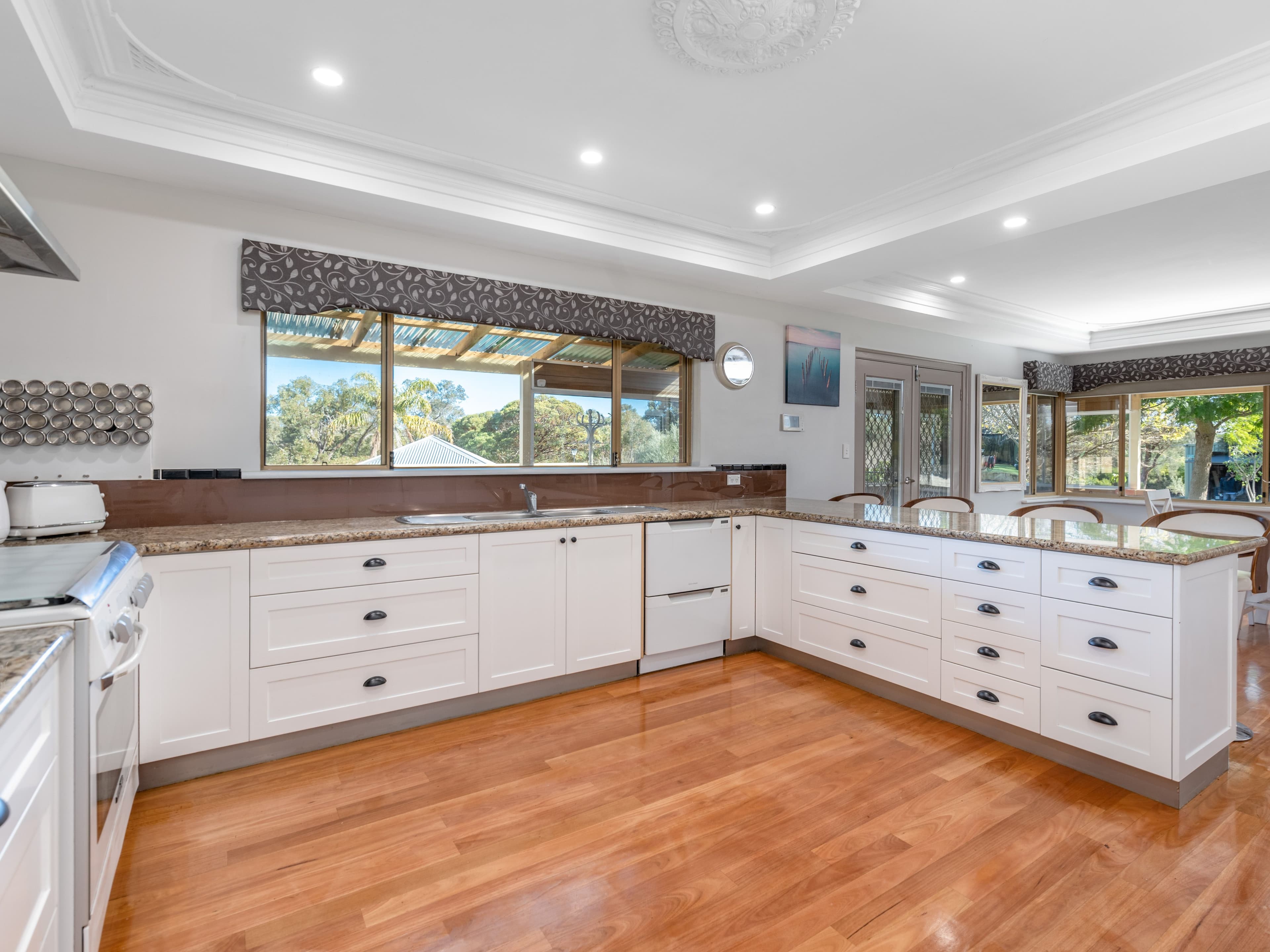 194 Badgerup Road, GNANGARA WA 6077, Gnangara - Thumbnail 8