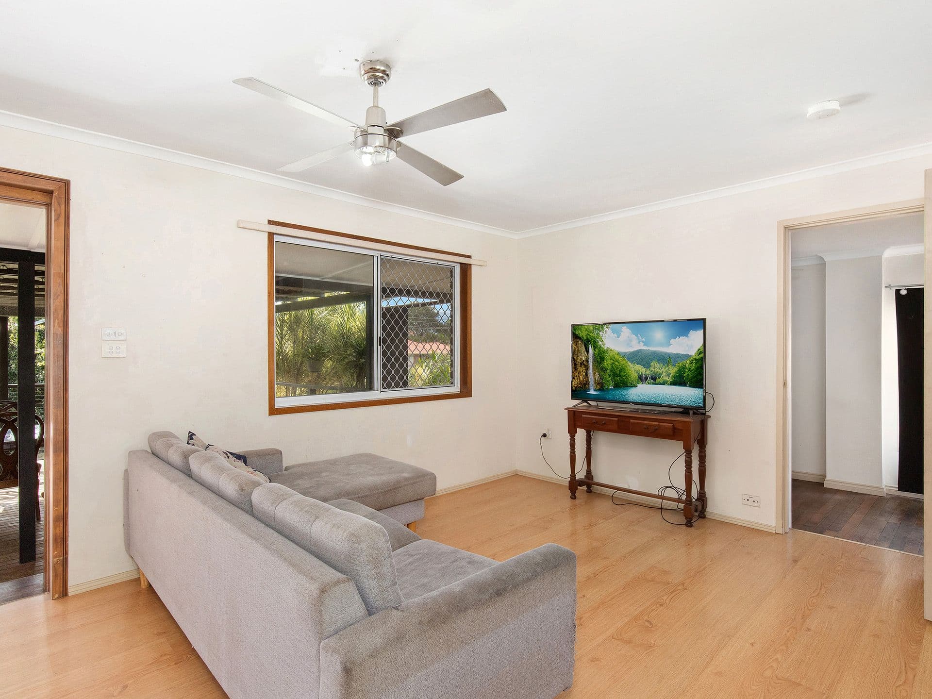 33 Shields Street, Mount Warren Park QLD 4207, Mount Warren Park - Thumbnail 6