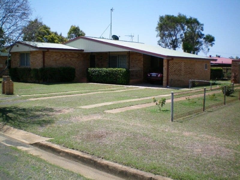 4 Richards Street, SVENSSON HEIGHTS QLD 4670, Svensson Heights - Thumbnail 2