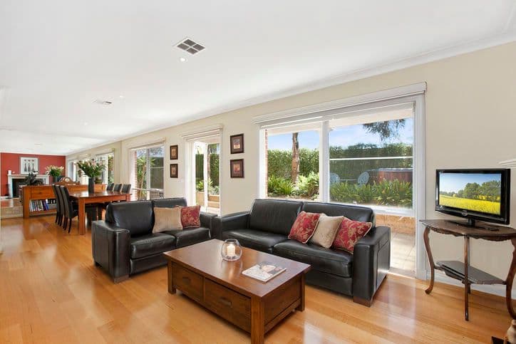 4 Timms Place, DONCASTER EAST VIC 3109, Doncaster East - Thumbnail 2