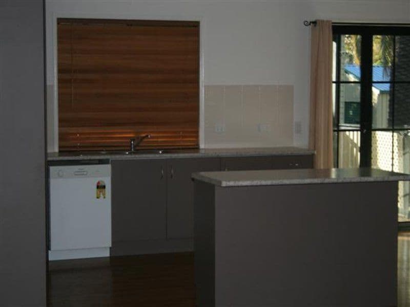 52 Raglan Street, ROMA QLD 4455, Roma - Thumbnail 3