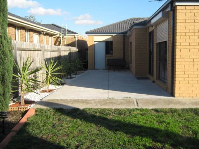 64 Lockwood Drive, ROXBURGH PARK VIC 3064, Roxburgh Park - Thumbnail 5