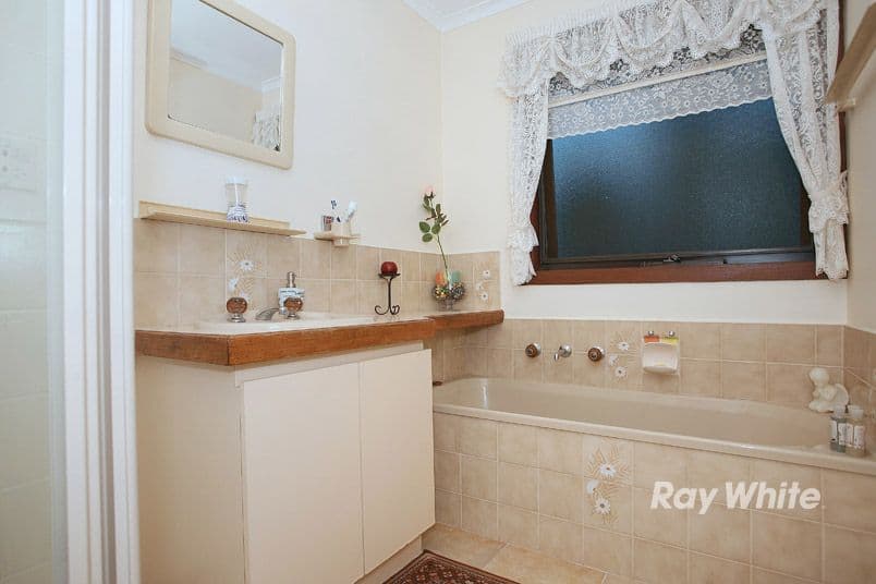 27 Malmsbury Crescent, Rowville VIC 3178, Rowville - Thumbnail 5