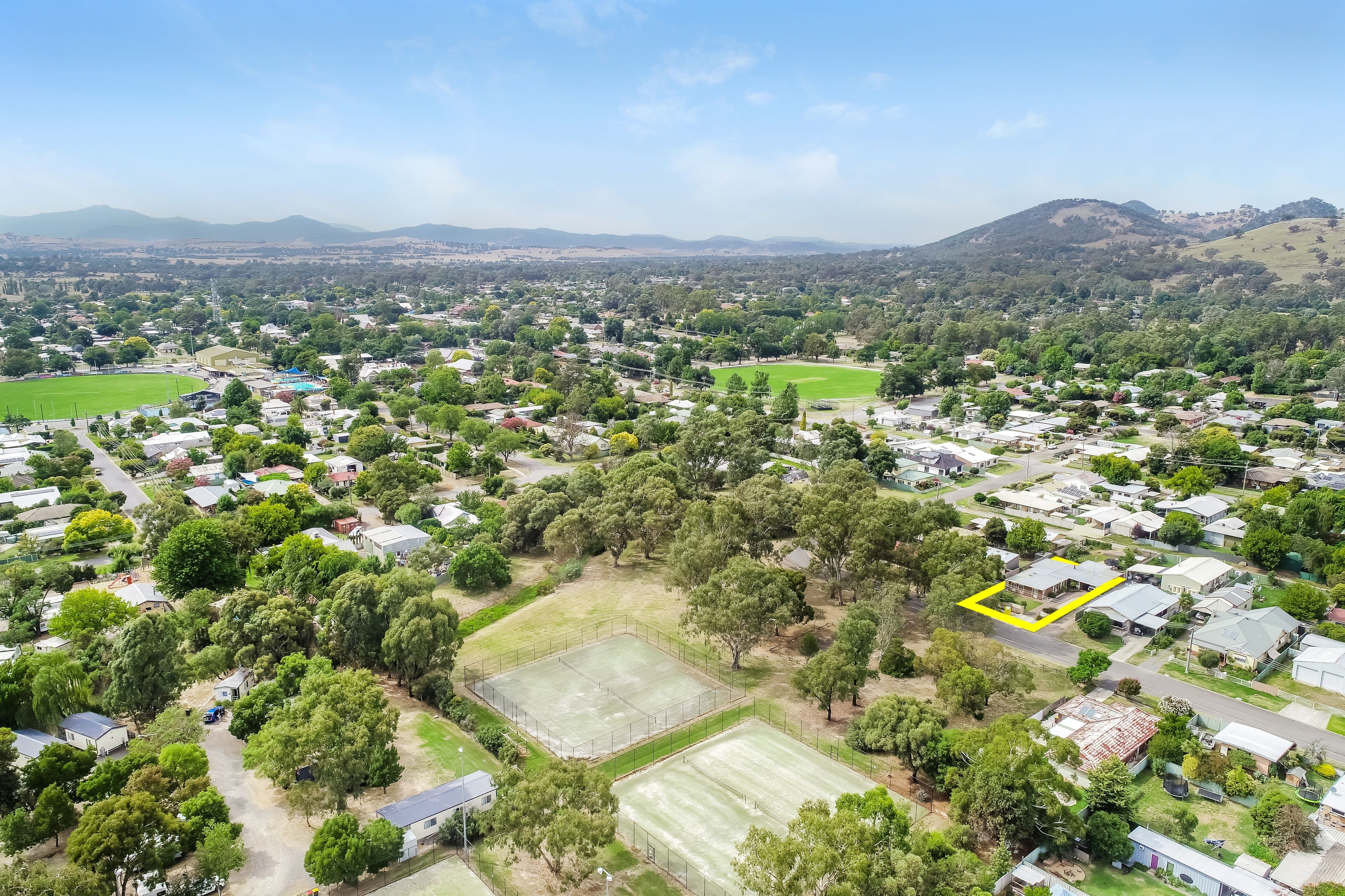 14 Minerva Street, Mansfield VIC 3722, Mansfield - Thumbnail 2