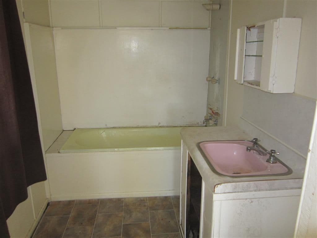 15 Bank Street, Park Avenue QLD 4701, Park Avenue - Thumbnail 2