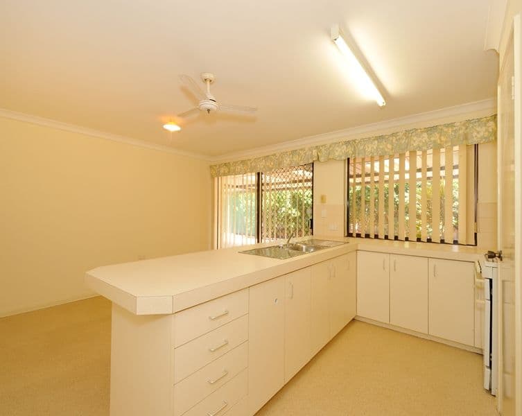 18 Nightingale Way, Warnbro WA 6169, Warnbro - Thumbnail 2