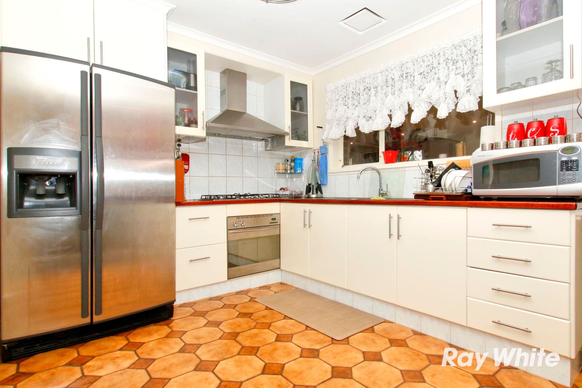 10 Korowa Street, Sunshine West VIC 3020, Sunshine West - Thumbnail 2