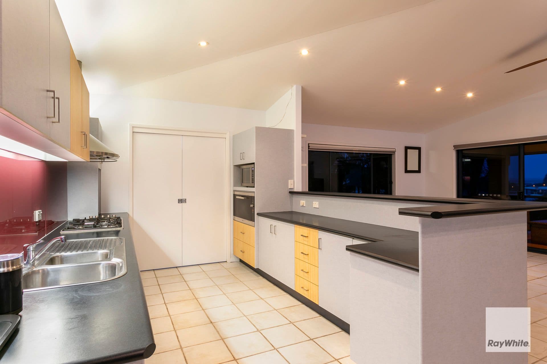 16 Moreton View Parade, Redland Bay QLD 4165, Redland Bay - Thumbnail 2