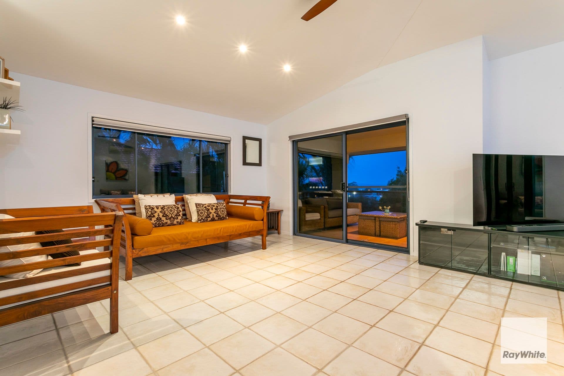 16 Moreton View Parade, Redland Bay QLD 4165, Redland Bay - Thumbnail 6