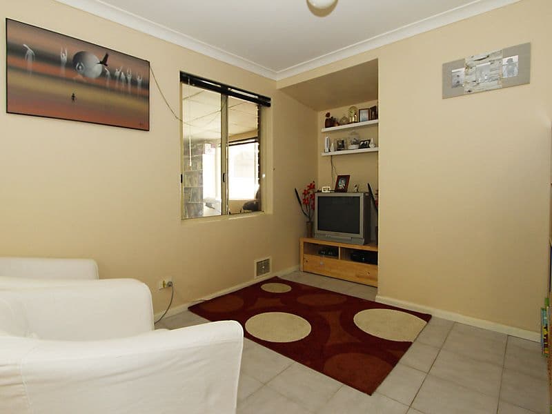 5 Bryah Place, BALLAJURA WA 6066, Ballajura - Thumbnail 3