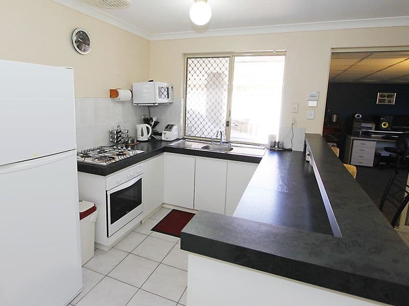 5 Bryah Place, BALLAJURA WA 6066, Ballajura - Thumbnail 5